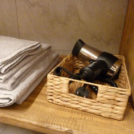 Bed and Breakfast Beb Luca76 Avise Экстерьер фото
