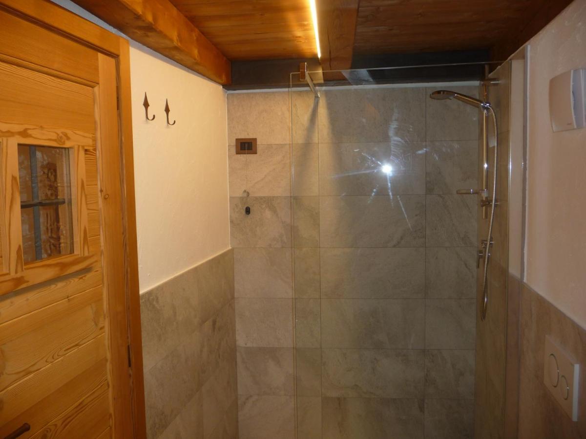 Bed and Breakfast Beb Luca76 Avise Экстерьер фото