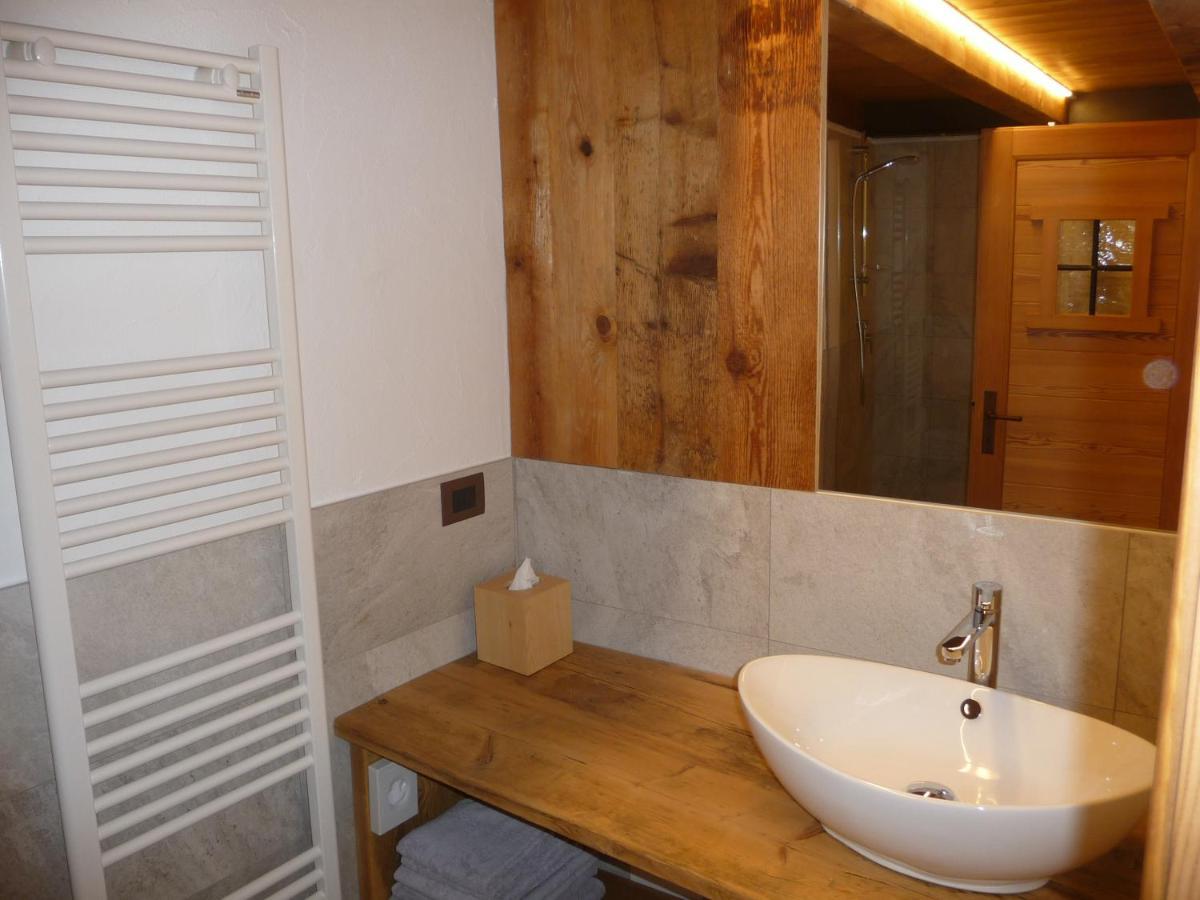 Bed and Breakfast Beb Luca76 Avise Экстерьер фото