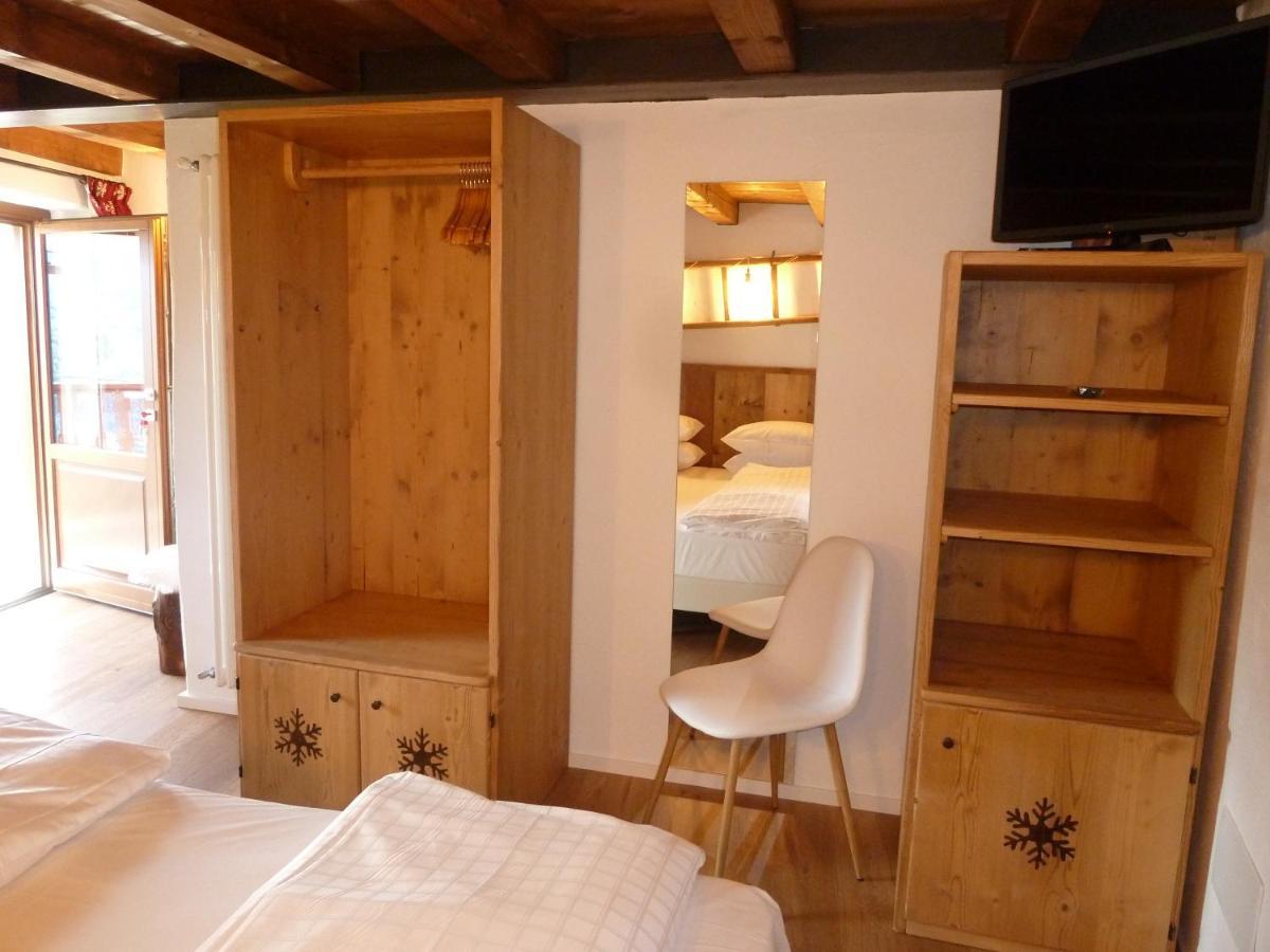 Bed and Breakfast Beb Luca76 Avise Экстерьер фото