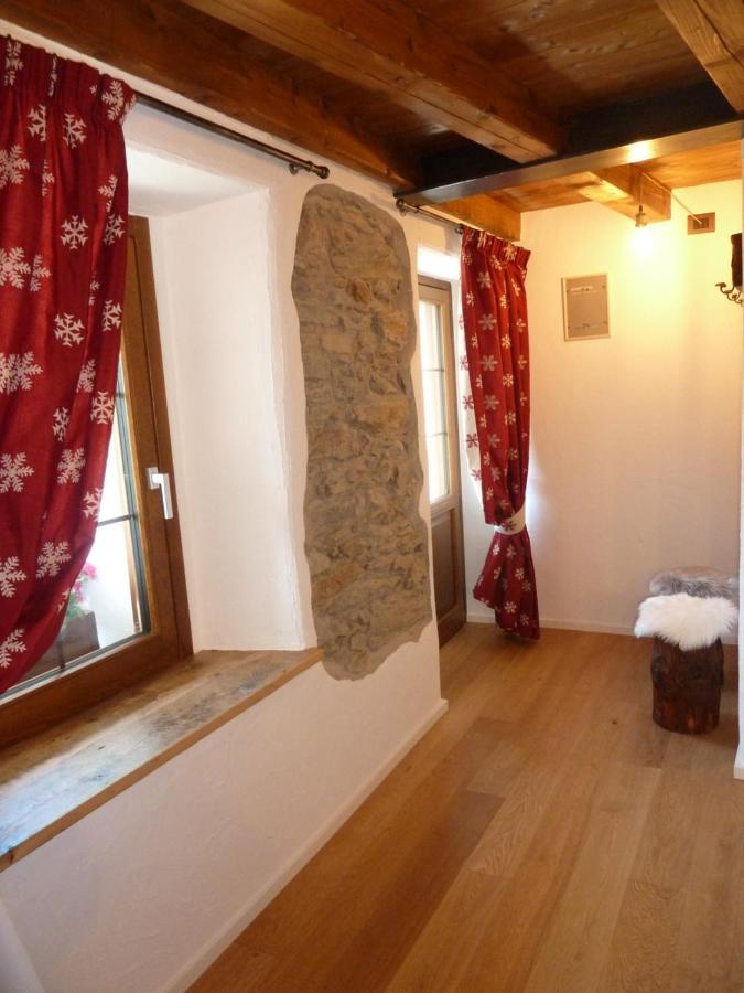 Bed and Breakfast Beb Luca76 Avise Экстерьер фото