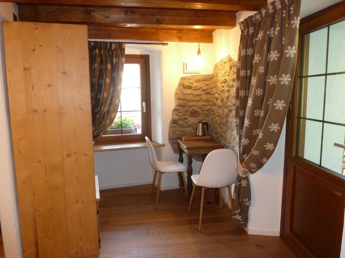 Bed and Breakfast Beb Luca76 Avise Экстерьер фото