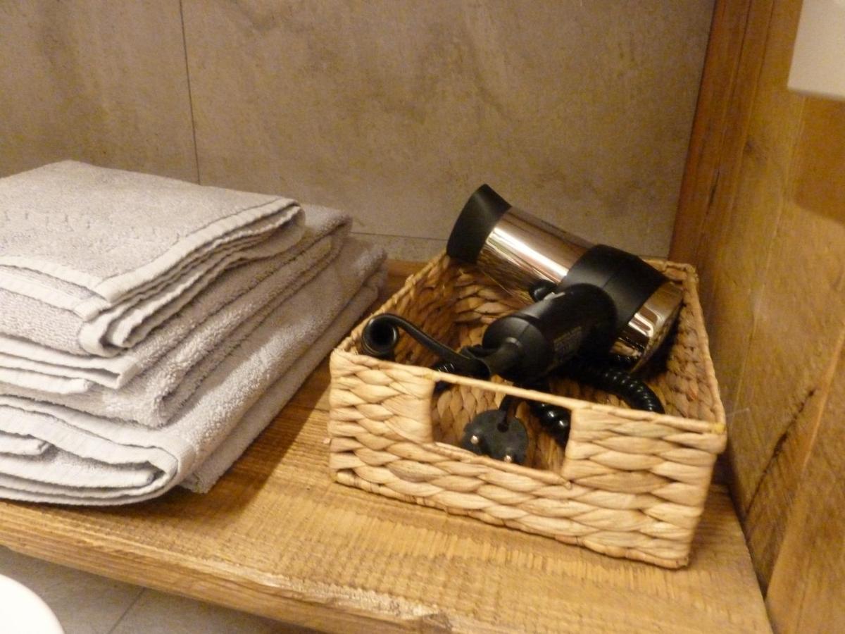 Bed and Breakfast Beb Luca76 Avise Экстерьер фото
