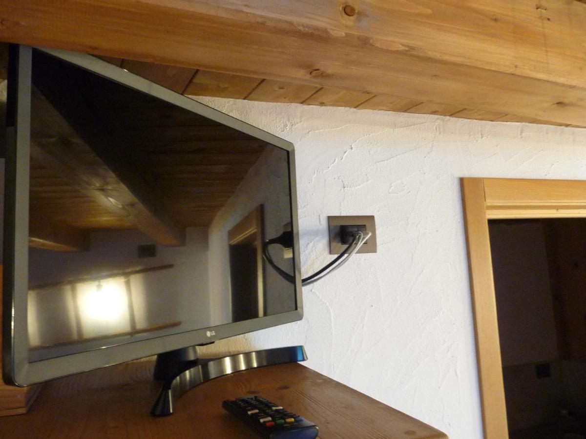 Bed and Breakfast Beb Luca76 Avise Экстерьер фото