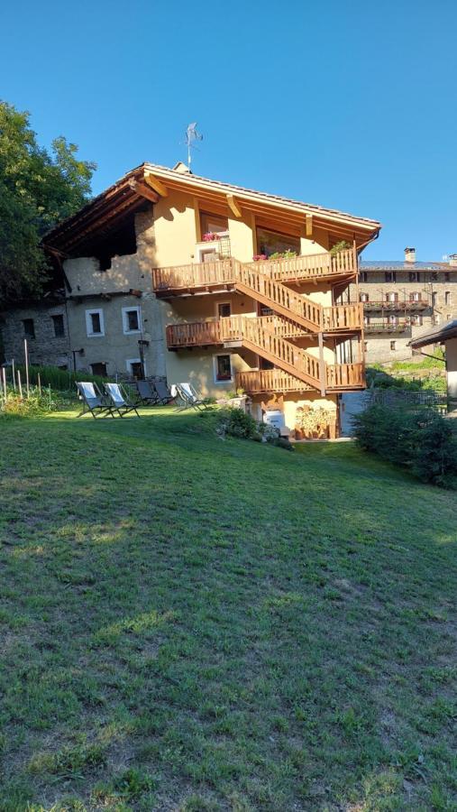 Bed and Breakfast Beb Luca76 Avise Экстерьер фото