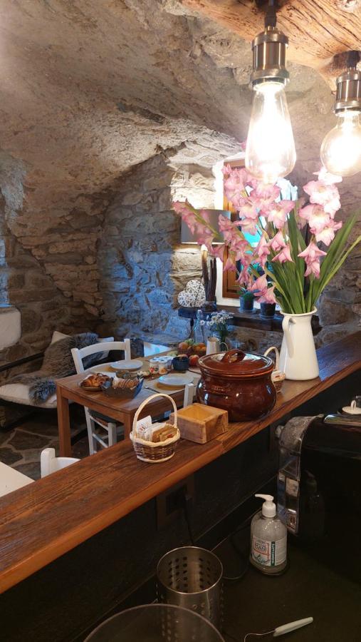 Bed and Breakfast Beb Luca76 Avise Экстерьер фото